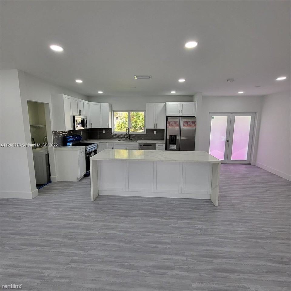 580 Ne 180th Dr - Photo 3 of 12