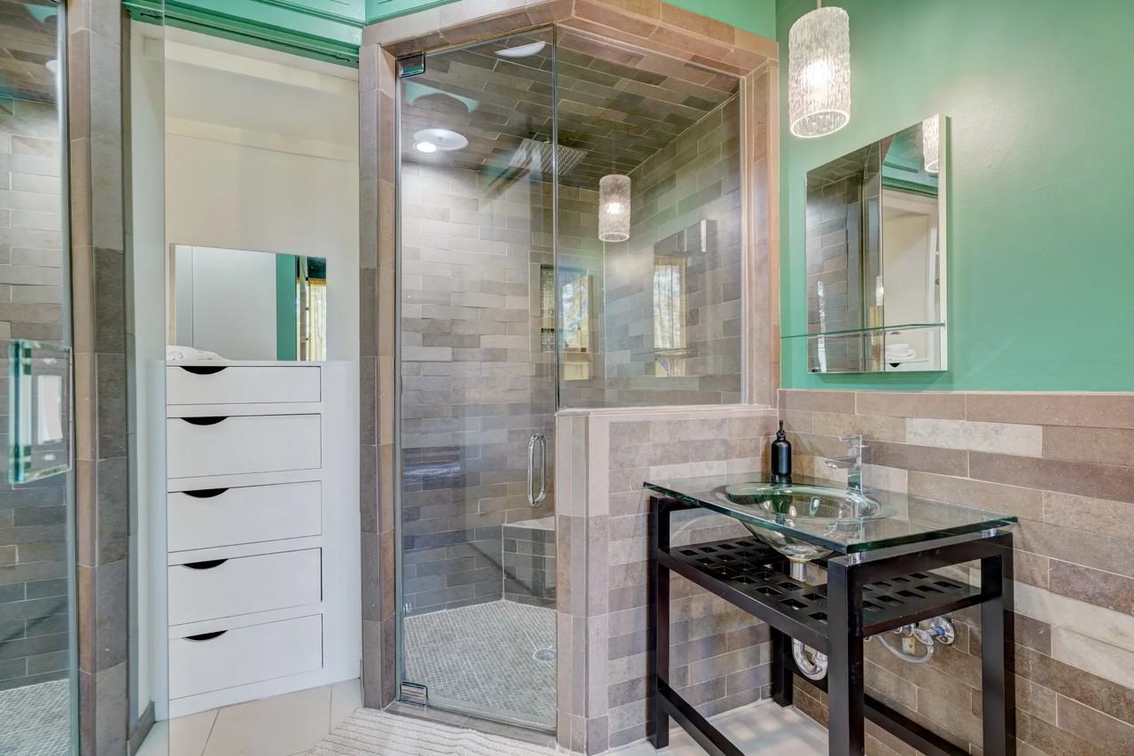 3316 N Preston Dr - Photo 2 of 10