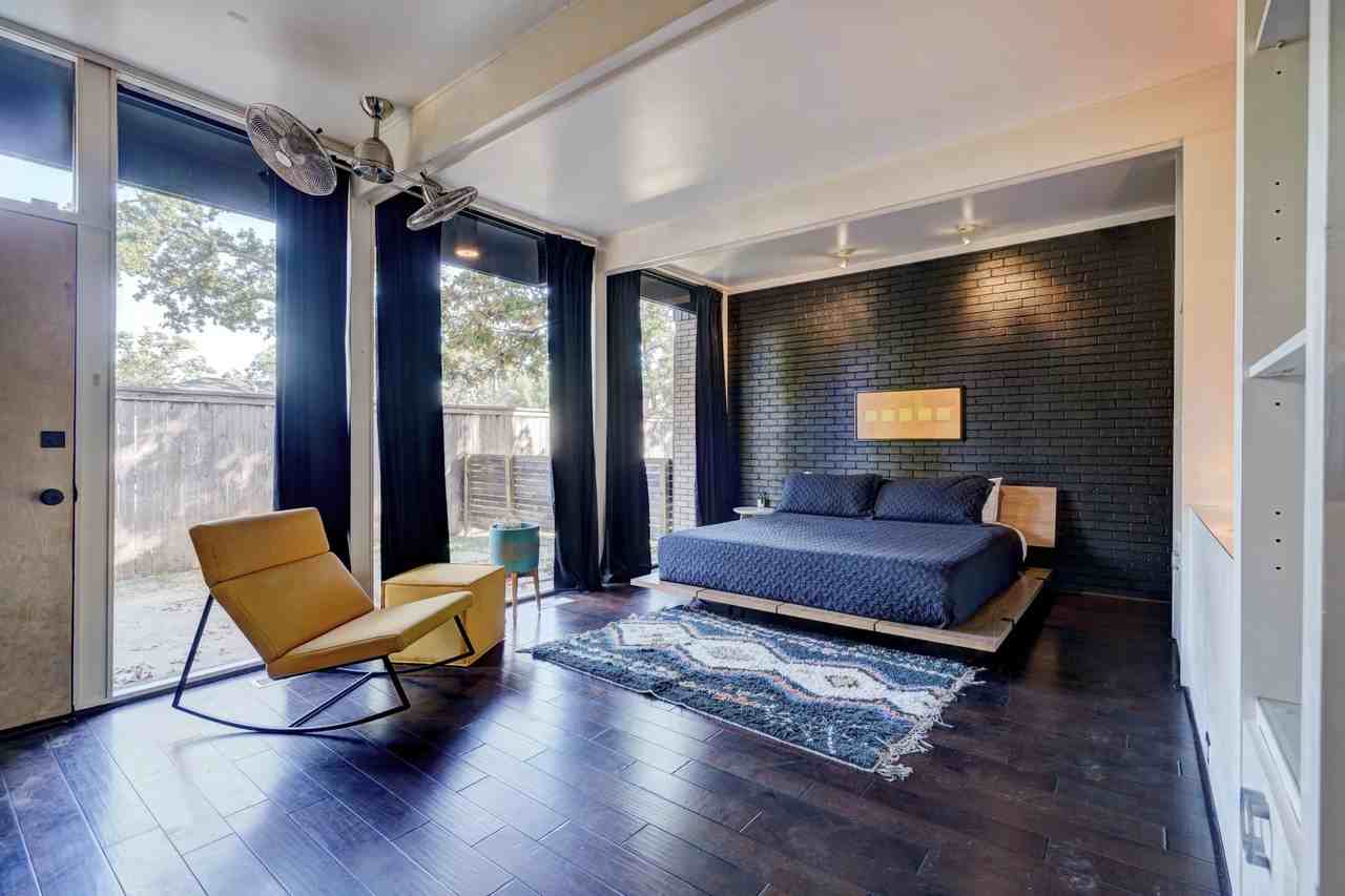 3316 N Preston Dr - Photo 3 of 10