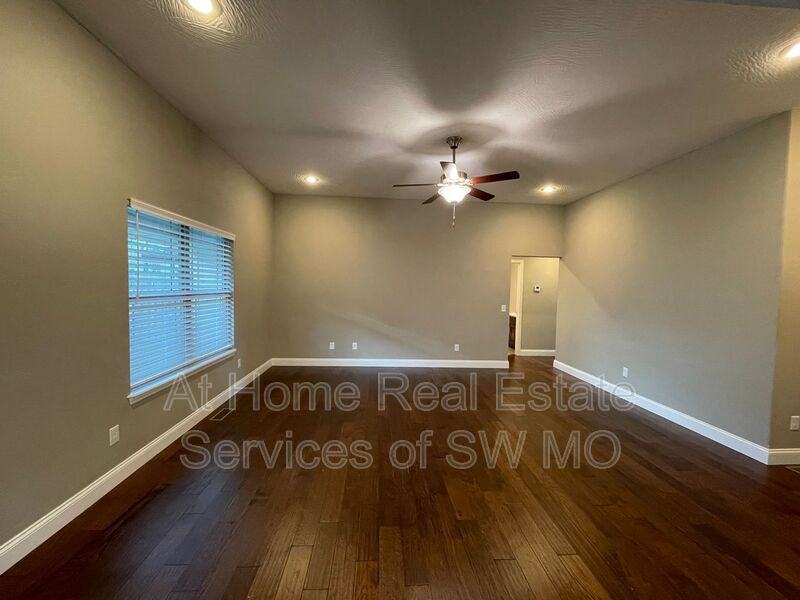 1659 N Eagle Valley Ln - Photo 4 of 15
