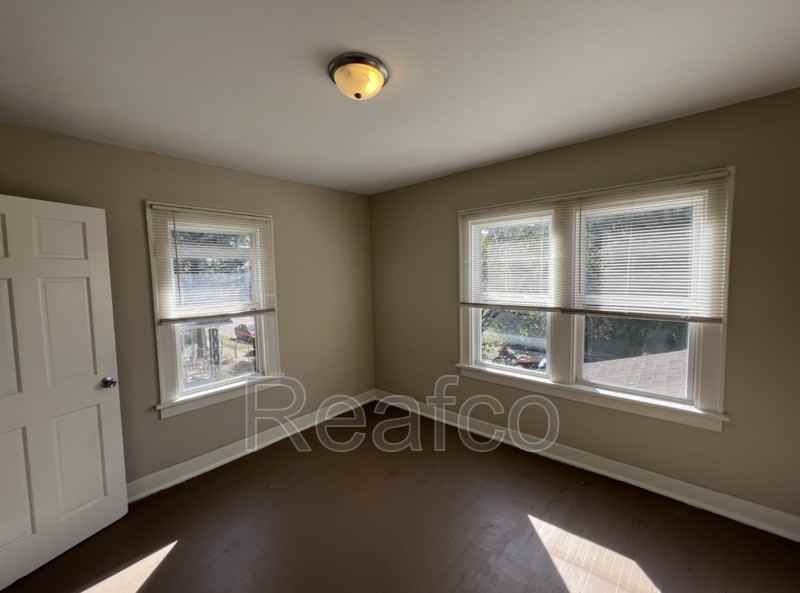 386 S Yale Ave - Photo 3 of 10