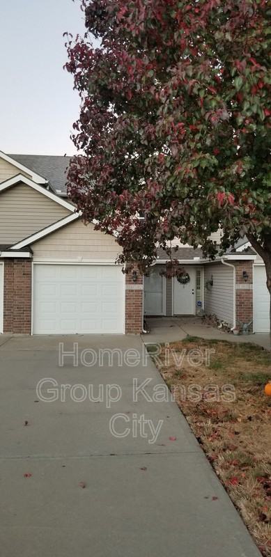 13632 Oak Valley Dr - Photo 2 of 11