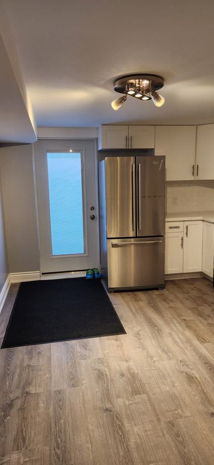 887 Sproule Cres - Photo 3 of 9