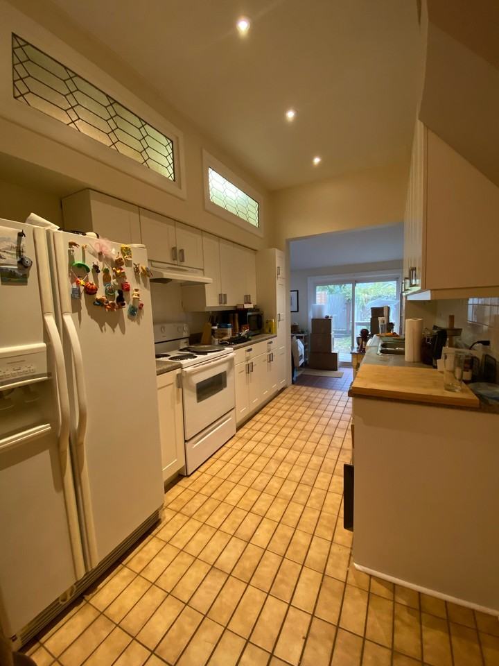 22 Howland Rd - Photo 2 of 10