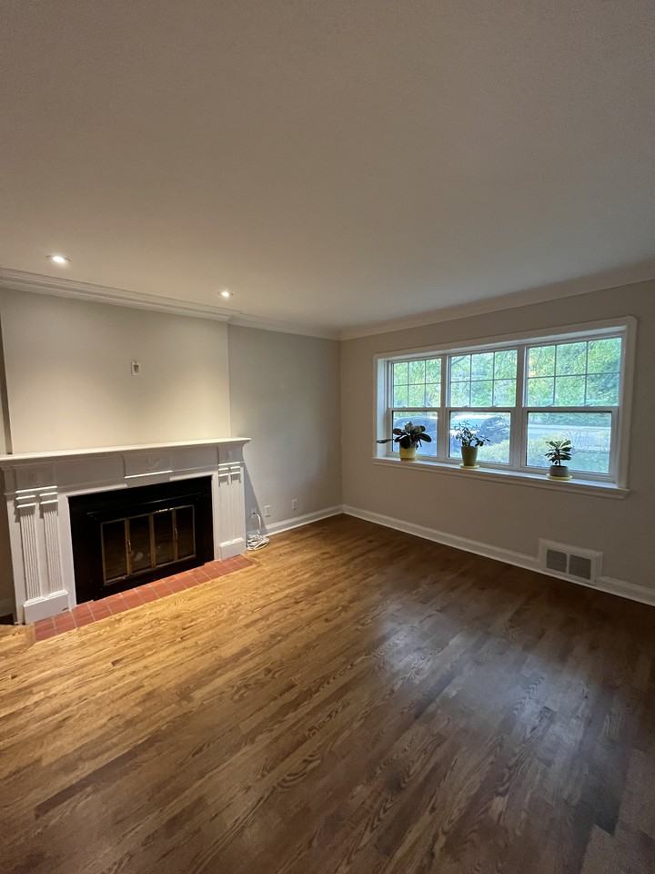 123 Yonge Blvd - Photo 2 of 17