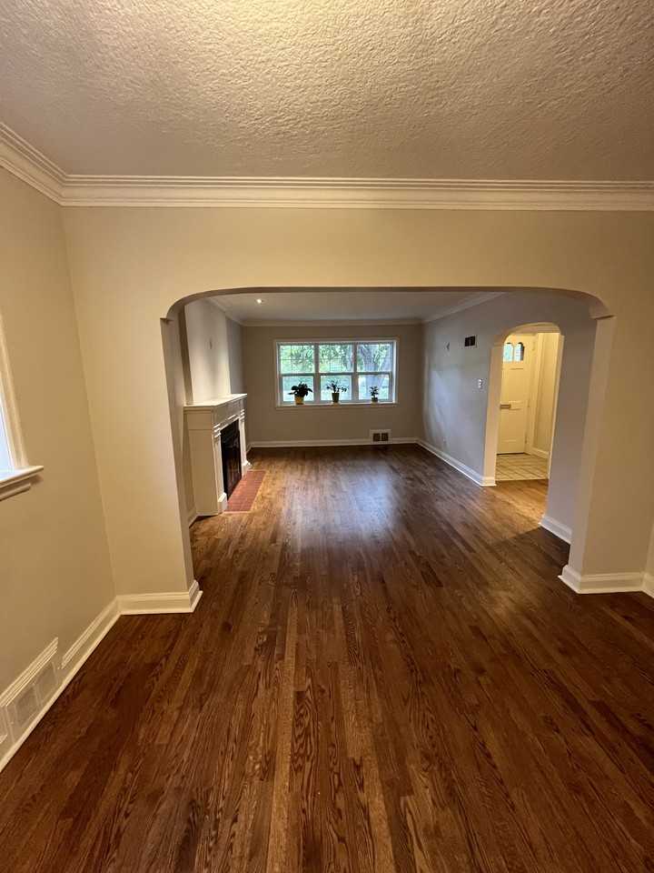 123 Yonge Blvd - Photo 3 of 17