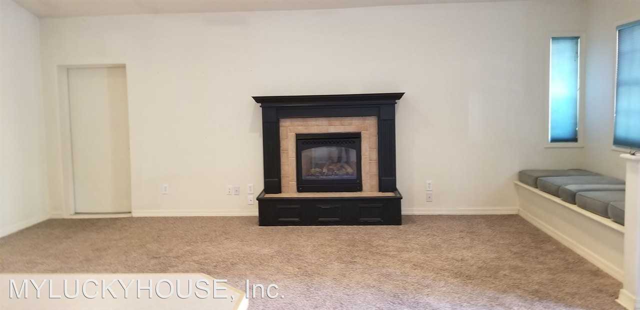 245 NW Tumalo-A - Photo 3 of 6