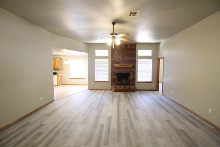 620 Eastview Drive - Photo 3 of 21