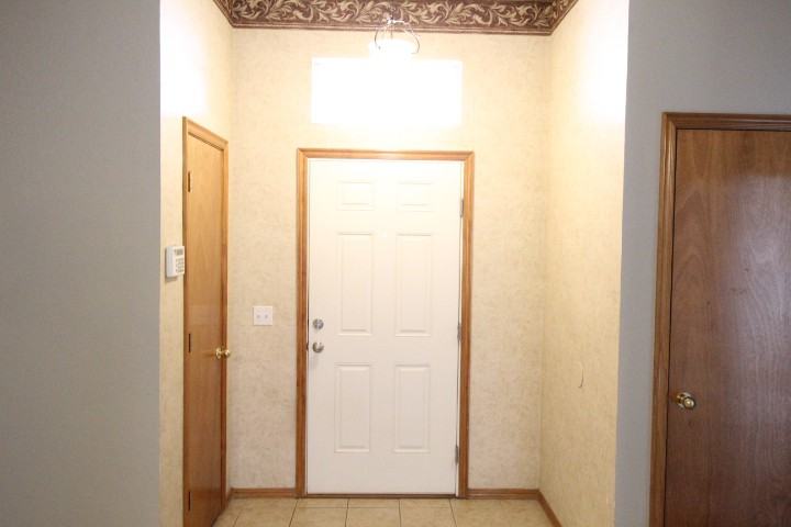 620 Eastview Drive - Photo 2 of 21