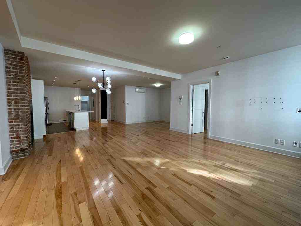 359 Rue Saint-Pierre #203 - Photo 3 of 12