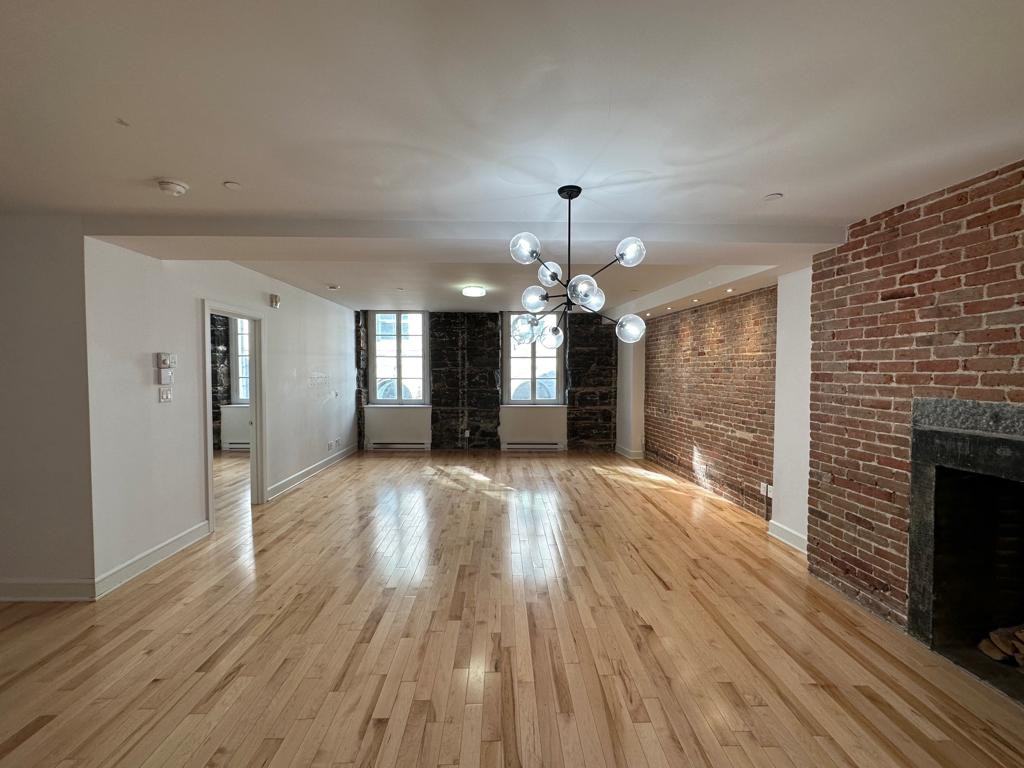 359 Rue Saint-Pierre #203 - Photo 2 of 12