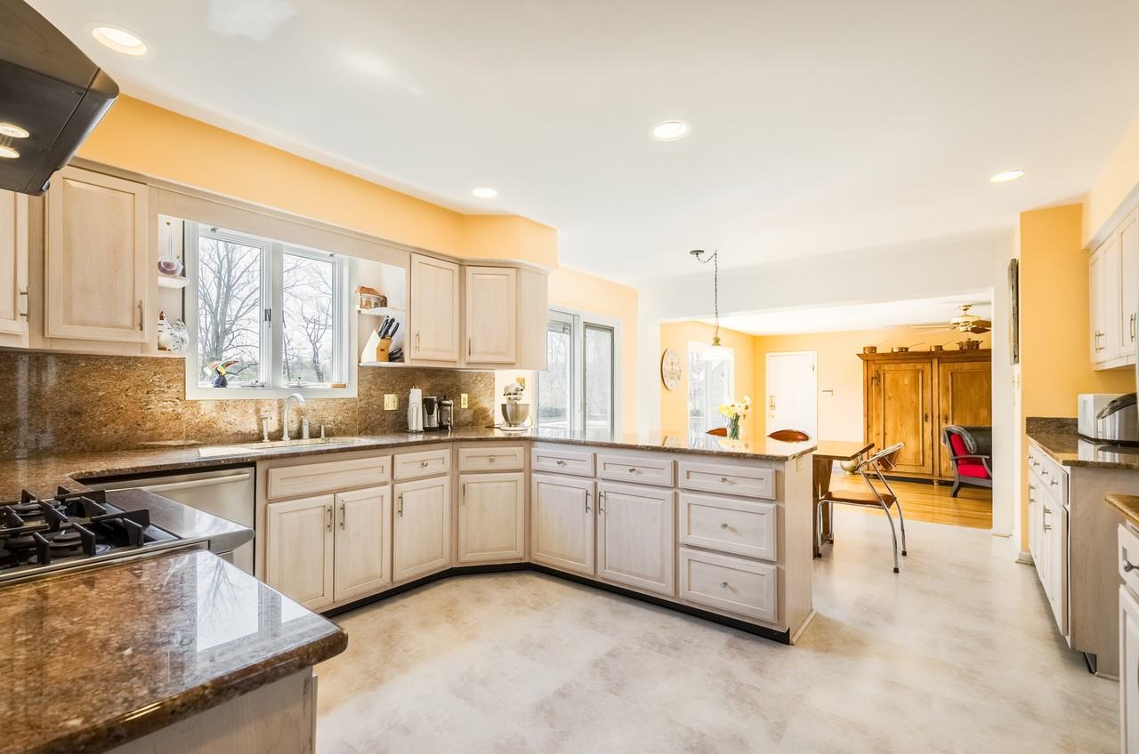 45 Hollow Rd - Photo 3 of 27