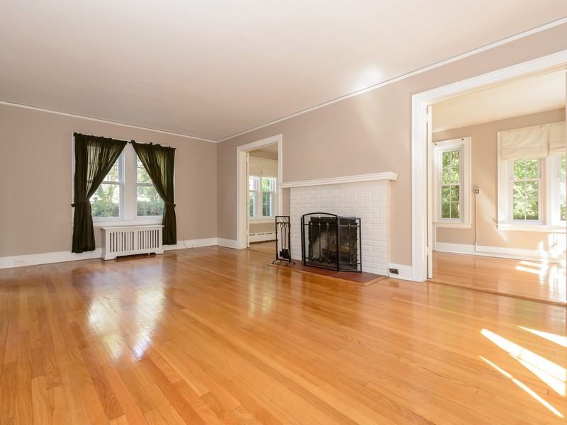 70 Beechwood Ave - Photo 3 of 16