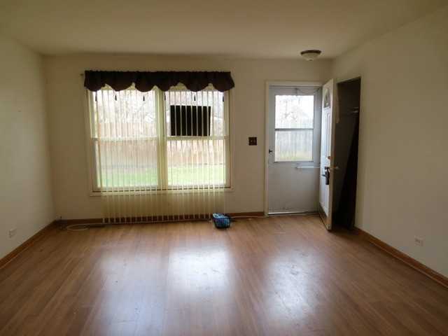1303 Kingsbury Dr - Photo 2 of 7
