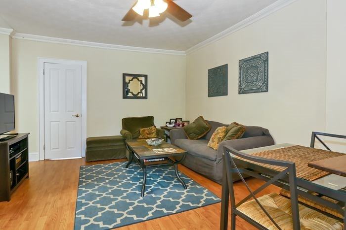 212 9th St - Photo 3 of 8