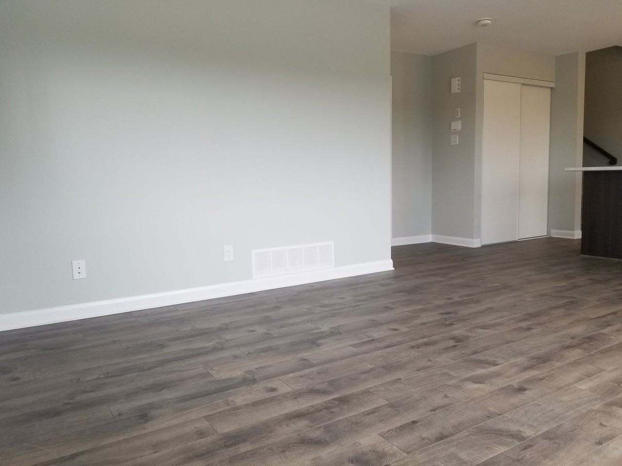 2 Bedroom Townhouse in Orleans - Photo 3 of 29