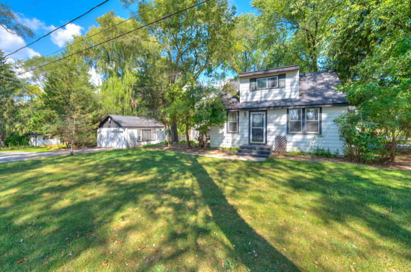 25420 W Golfview Ave - Photo 2 of 13