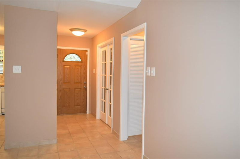 10 Greeningdon St - Photo 6 of 10