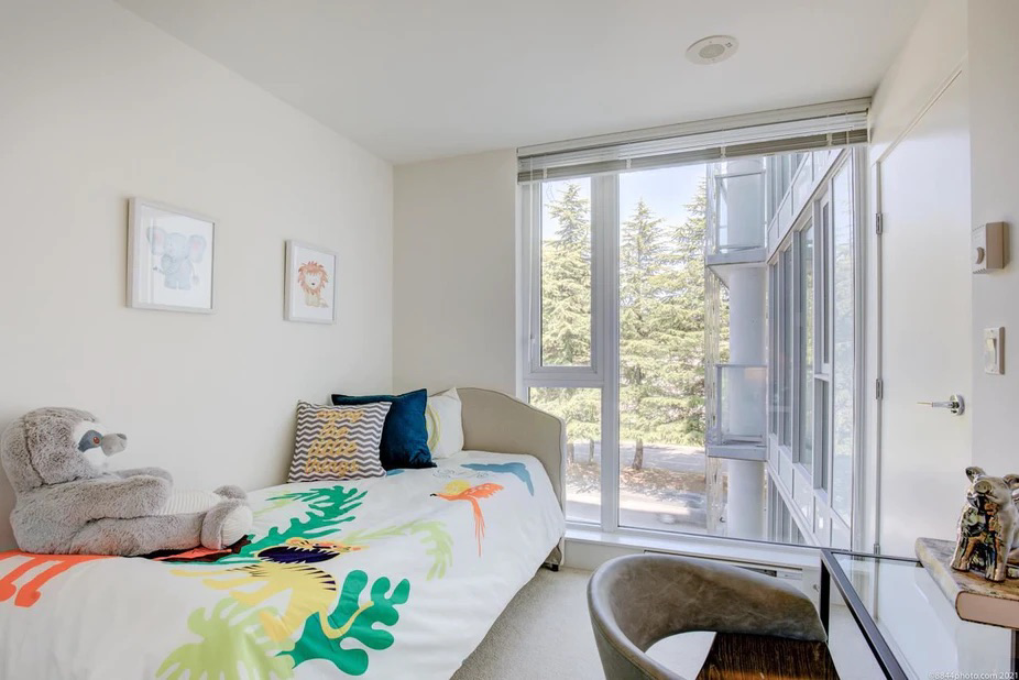 8288 Granville Avenue - Photo 7 of 11