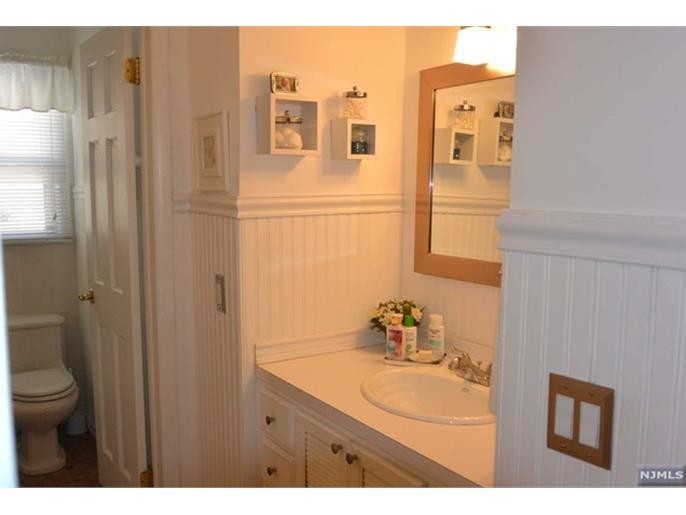 382 Mayer Ct - Photo 2 of 8