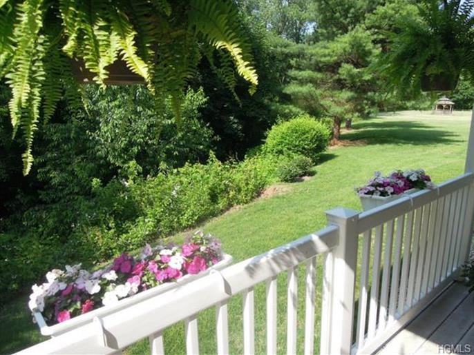 192 Doxbury Ln - Photo 2 of 13