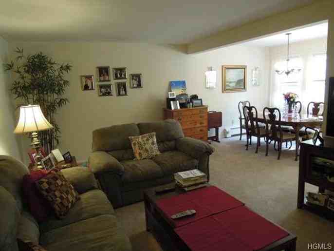 192 Doxbury Ln - Photo 3 of 13