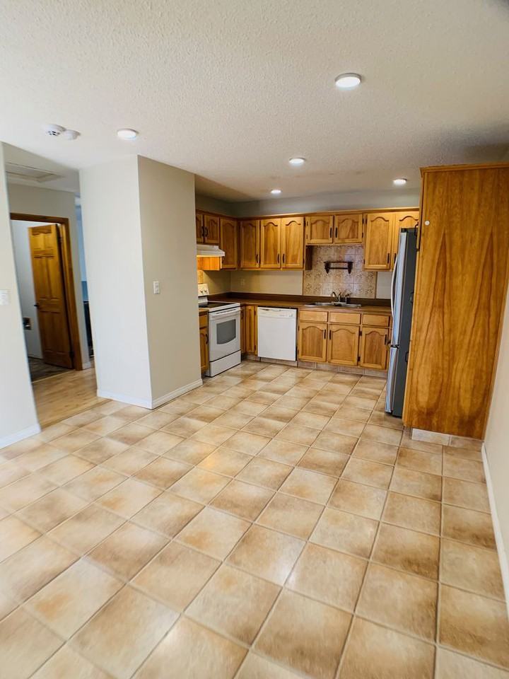 945 Timberline Dr - Photo 3 of 21