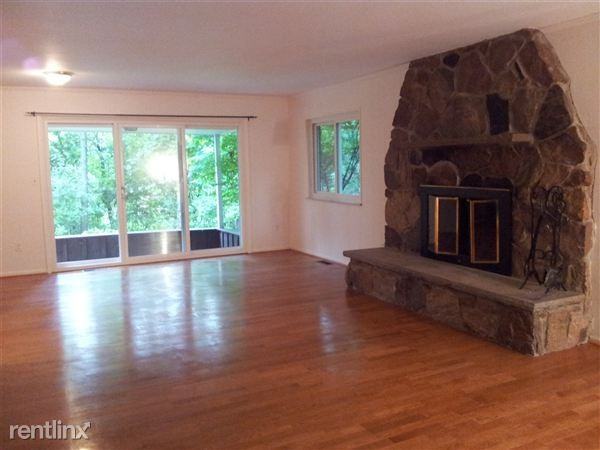 1745 Glenwood Rd - Photo 3 of 9