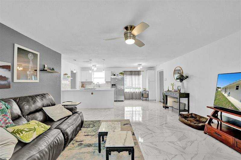 2641 Nw 15th St - Photo 2 of 8