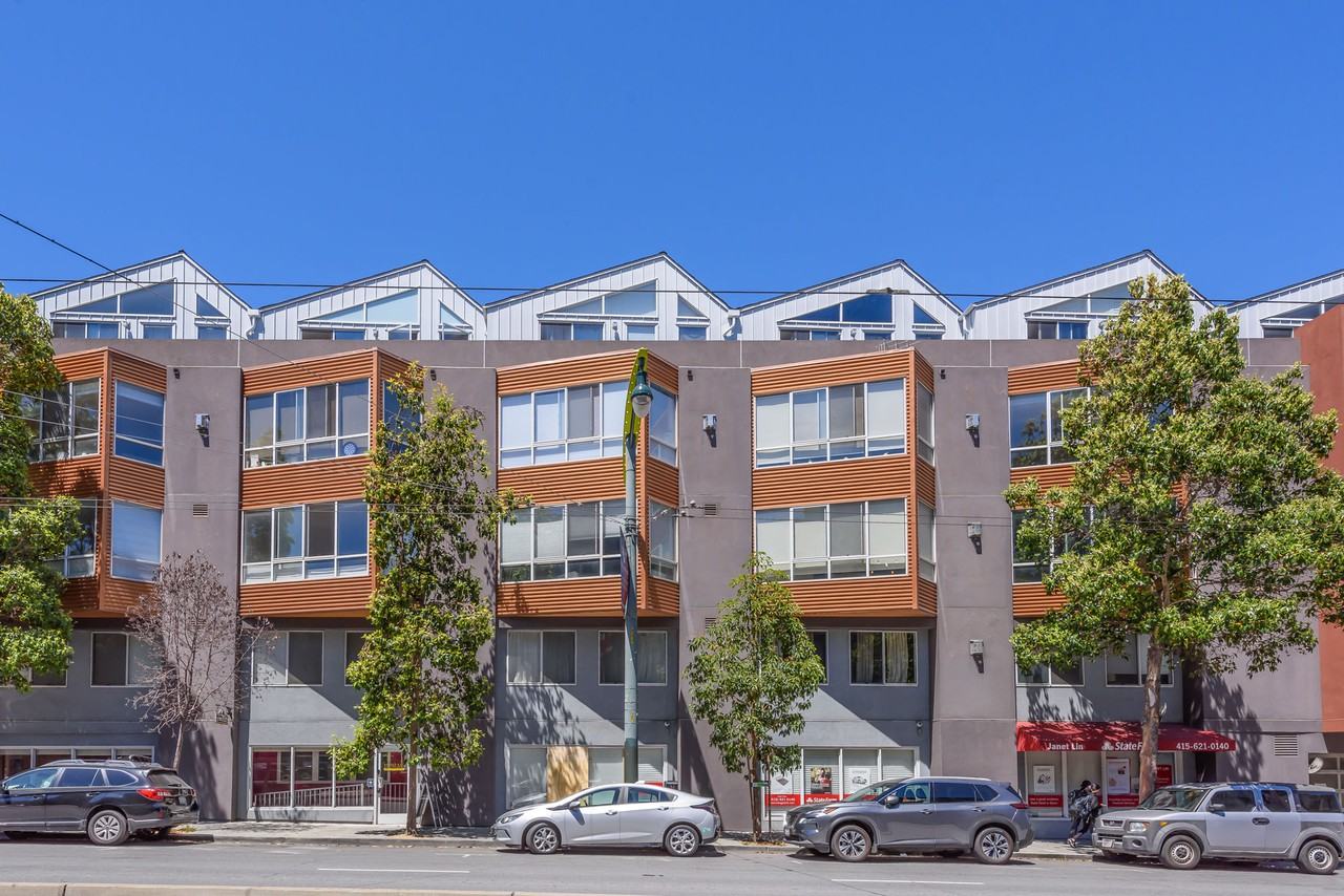 638 19th Street #8 - Photo 2 of 24