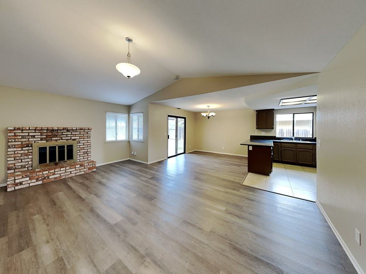 1013 Old Mill Cir - Photo 3 of 17