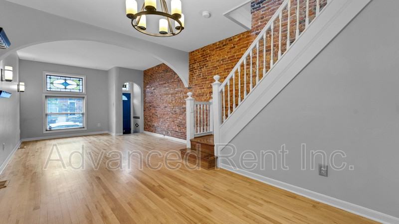 634 S Linwood Ave - Photo 2 of 28