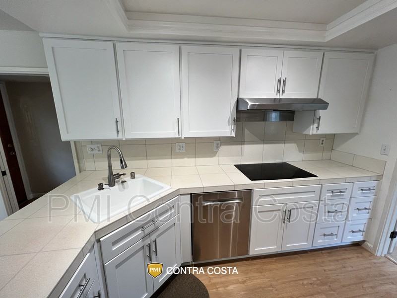 549 Monarch Ridge Dr - Photo 3 of 35