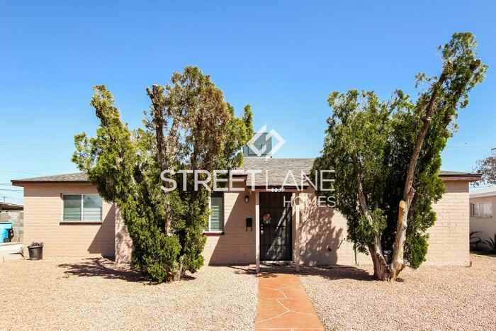 8239 N 29th Dr - Photo 3 of 16