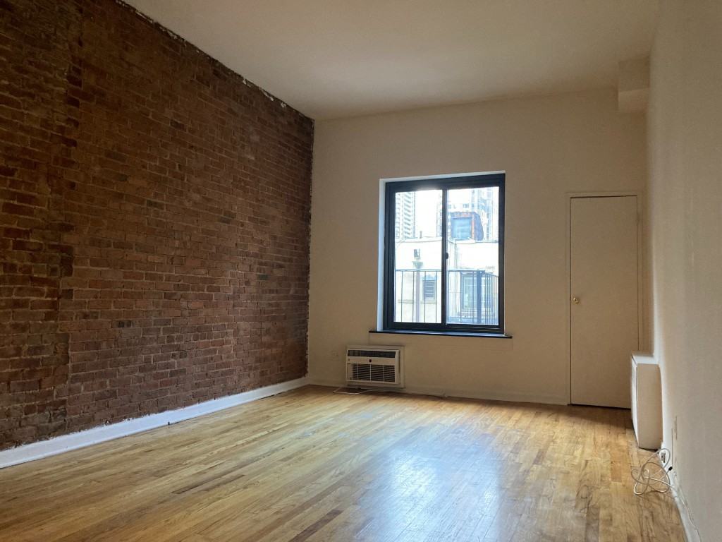 E 80th St #6B - Photo 2 of 9