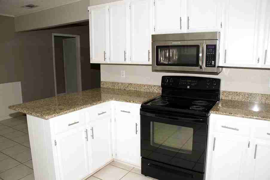 1344 Inglewood Dr #1 - Photo 4 of 21