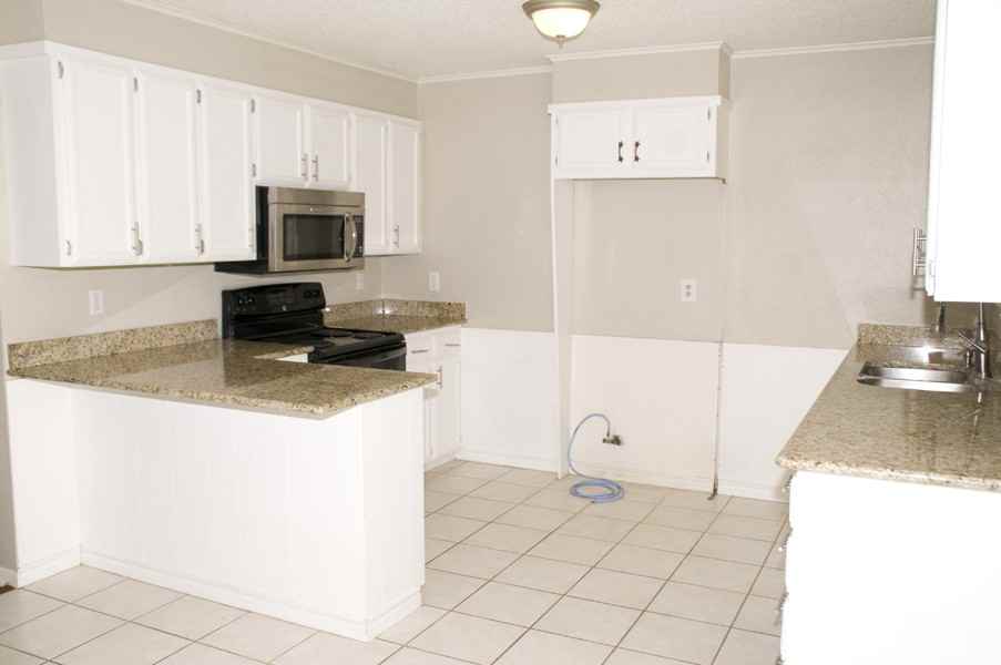 1344 Inglewood Dr #1 - Photo 5 of 21