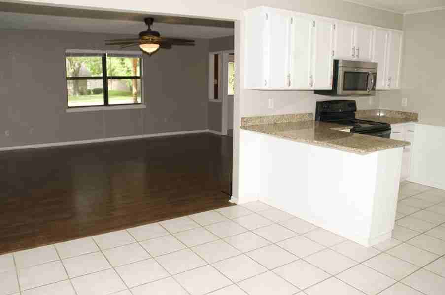 1344 Inglewood Dr #1 - Photo 6 of 21
