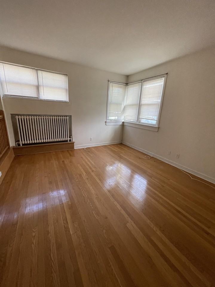 37 Parkwood St #3 - Photo 2 of 8