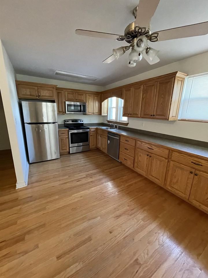 37 Parkwood St #3 - Photo 3 of 8