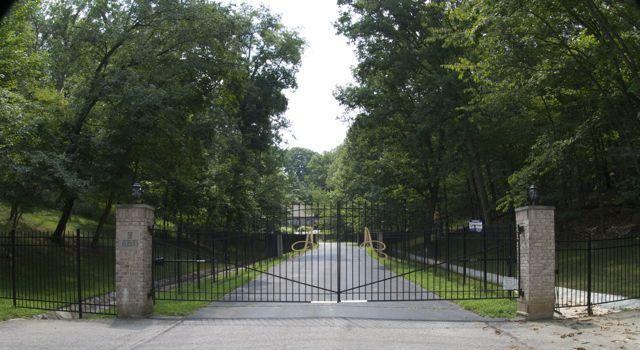 4955 Oak Bluff Dr - Photo 2 of 4