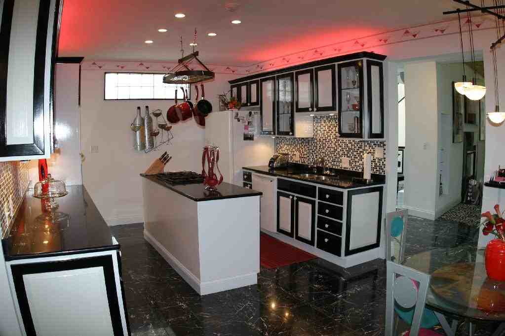 4955 Oak Bluff Dr - Photo 3 of 4