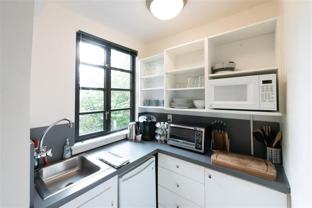 703 Bellevue Ave E - Photo 1 of 1