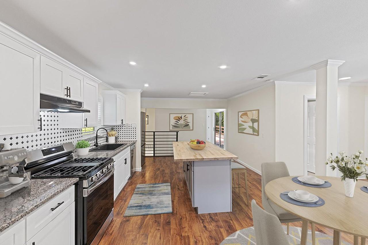 One of a Kind North Oak Cliff home with fenced backyard - Photo 4 of 24