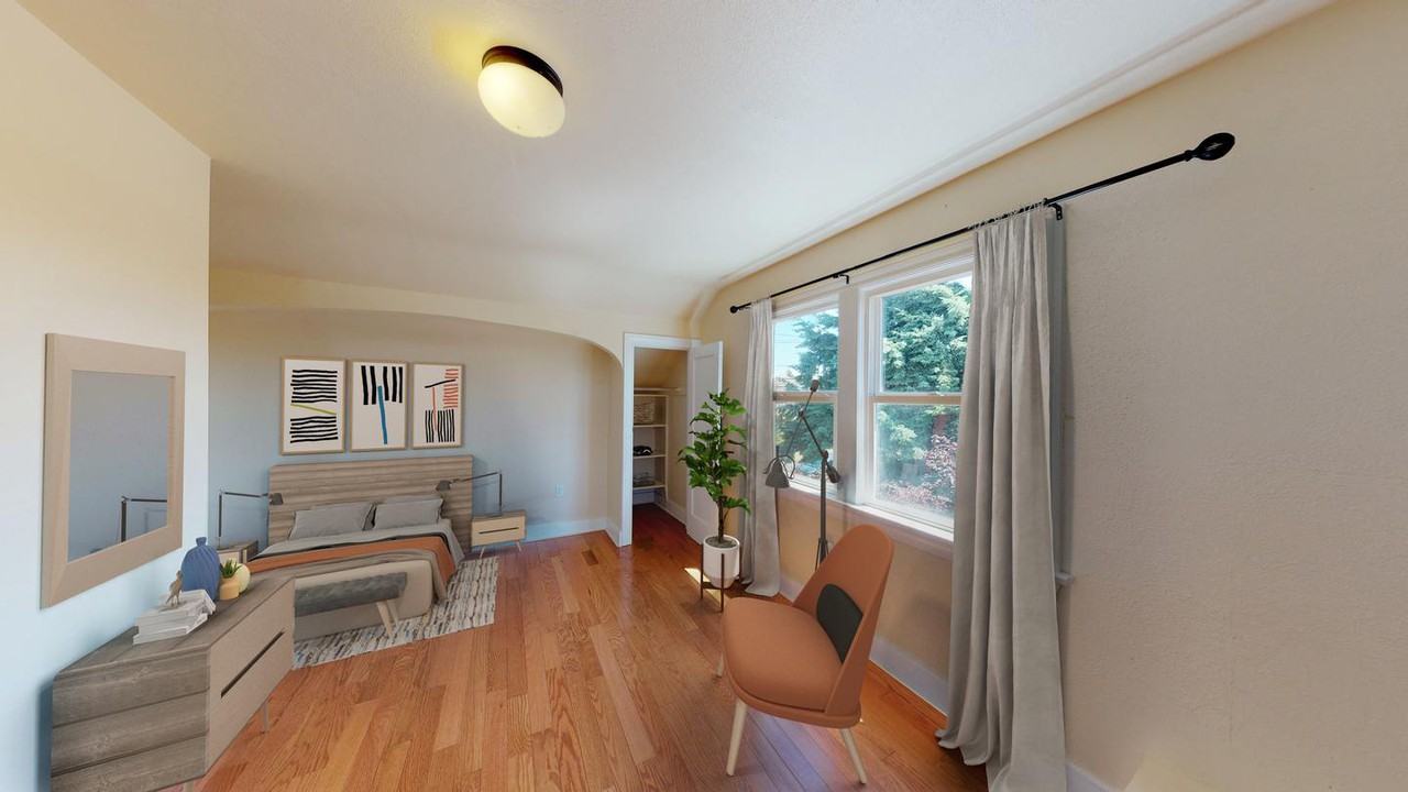 Spacious Beacon Hill craftsman with luscious backyard - Photo 7 of 18