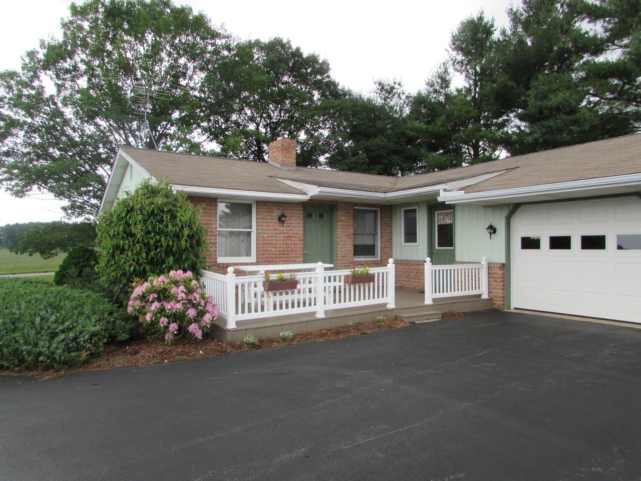 7316 White Oak Rd - Photo 2 of 9