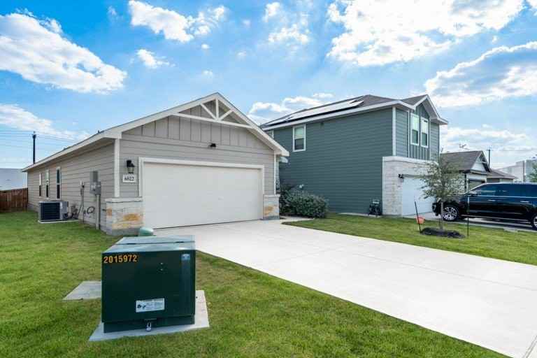 6022 Sussex Way - Photo 3 of 25