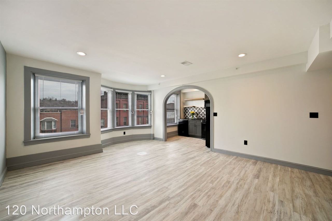 118 120 Northampton Street Apartments in College Hill, Easton, PA