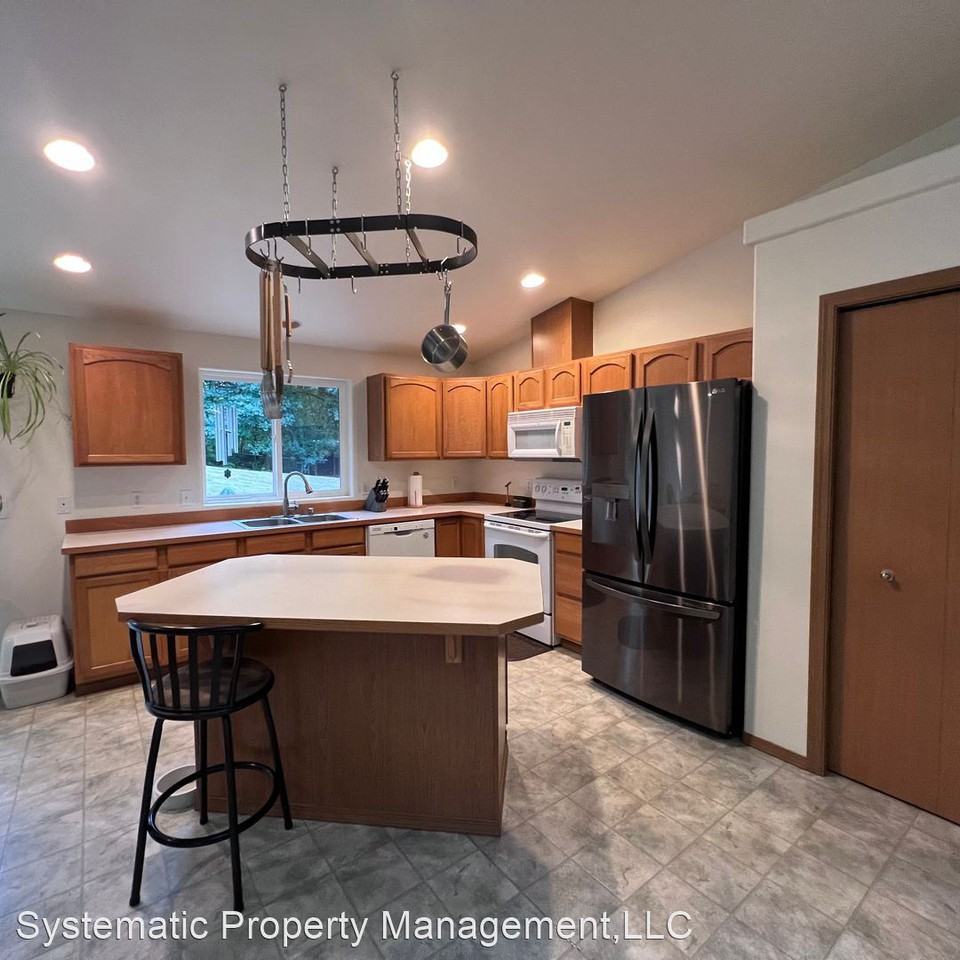 12212 401st St E - Photo 3 of 7