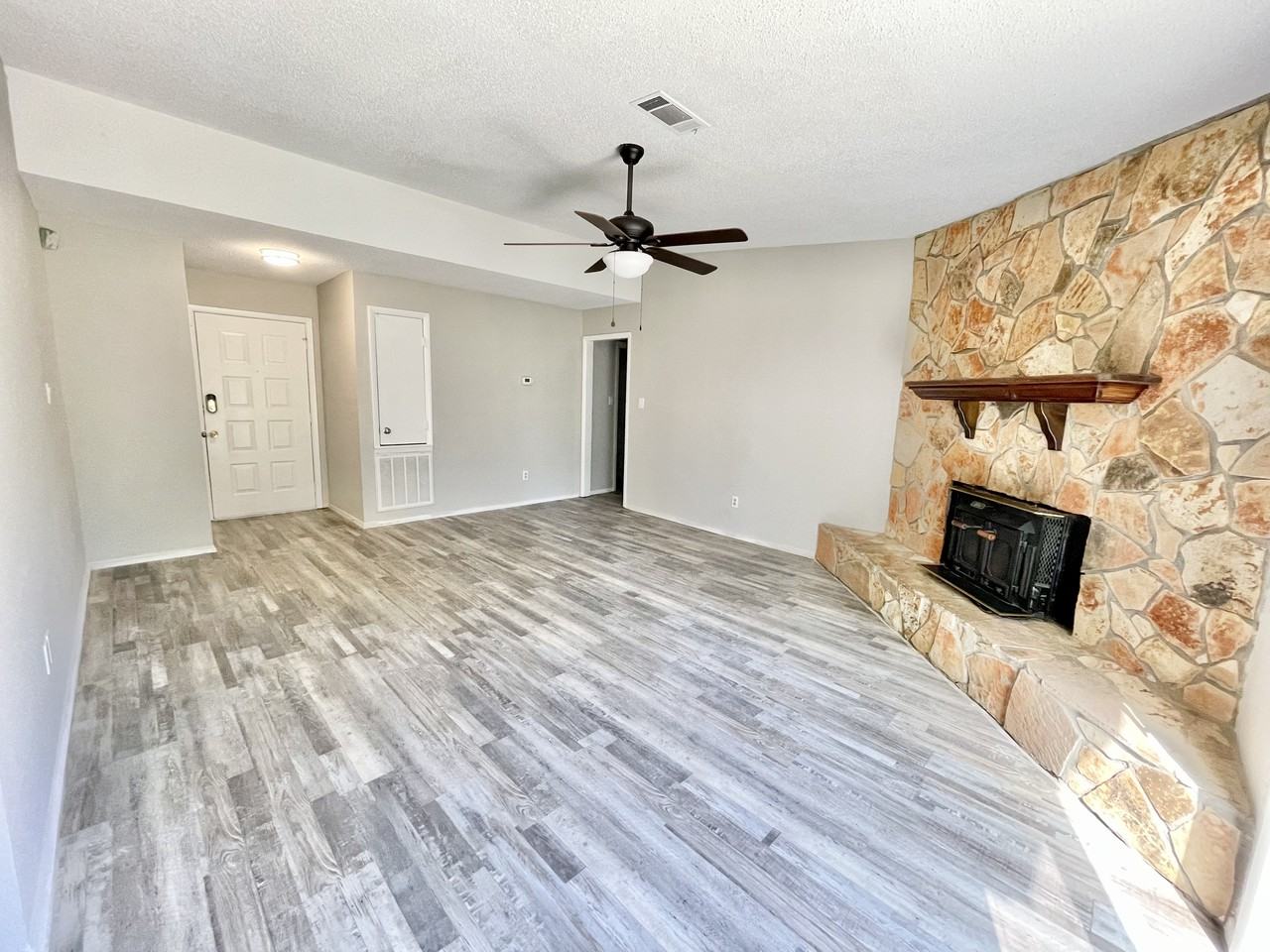 106 Northwind Ct - Photo 2 of 11